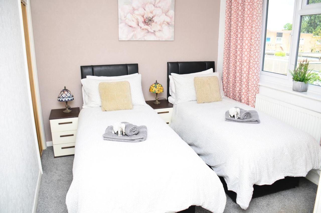 Sm Dreams Unlimited Serviced Accommodation- Stanwell-Staines-Heathrow Zewnętrze zdjęcie