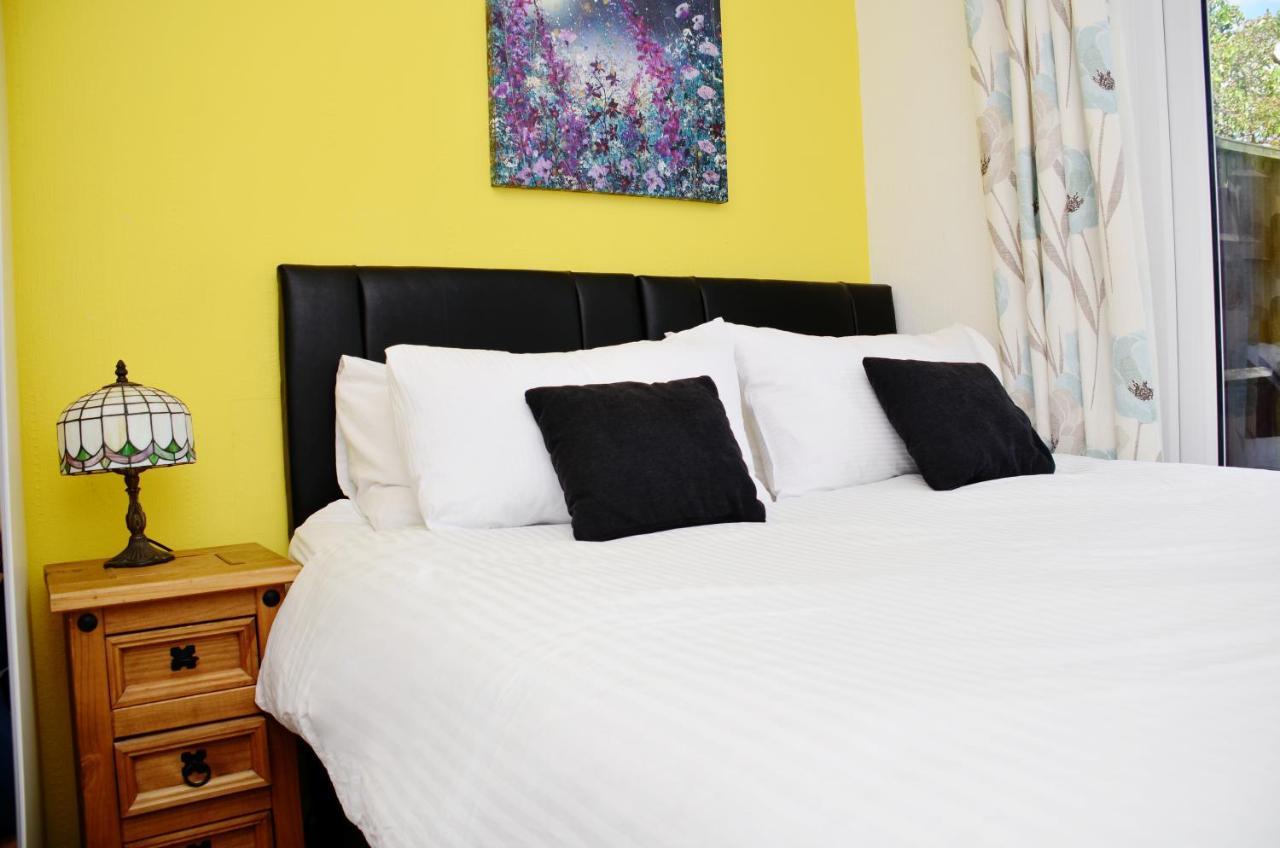 Sm Dreams Unlimited Serviced Accommodation- Stanwell-Staines-Heathrow Zewnętrze zdjęcie