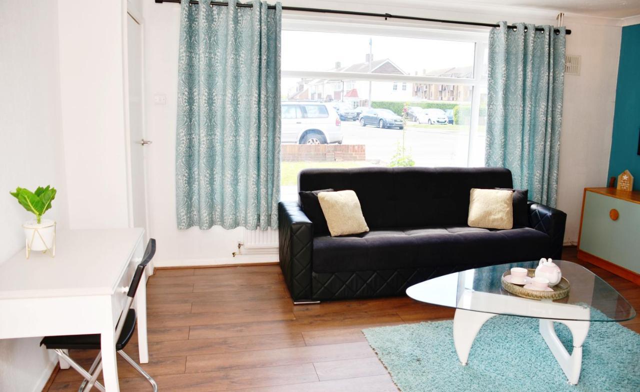 Sm Dreams Unlimited Serviced Accommodation- Stanwell-Staines-Heathrow Zewnętrze zdjęcie